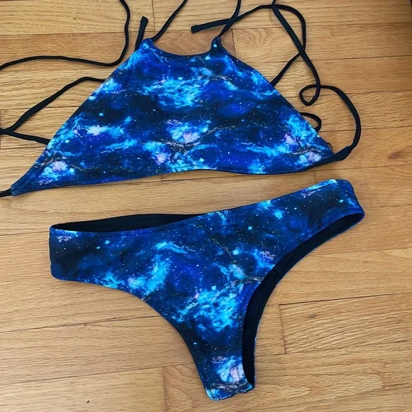 Hot Topic reversible bikini - Picture 2 of 3